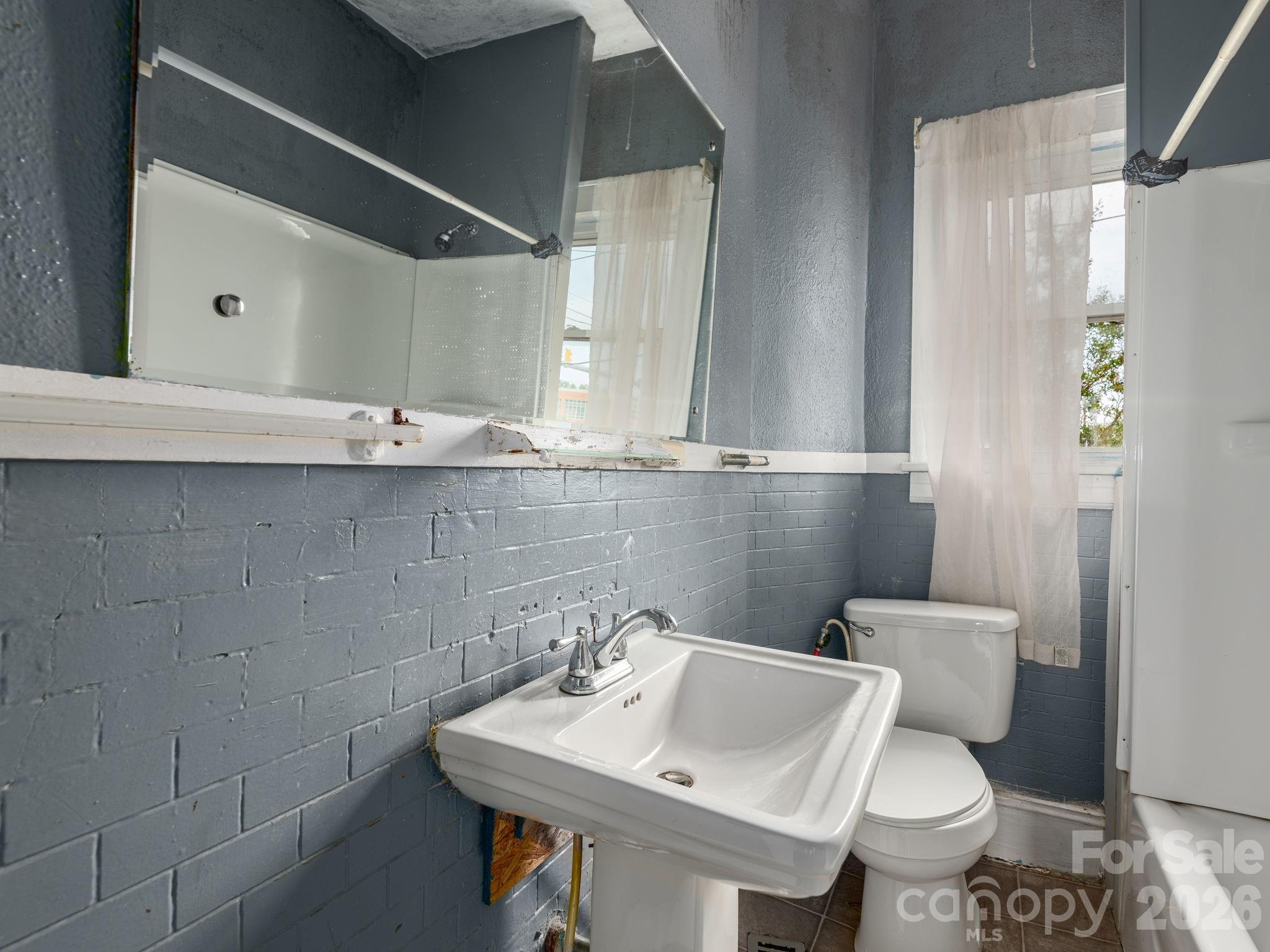 2652 Hendersonville Road Property Photo 13
