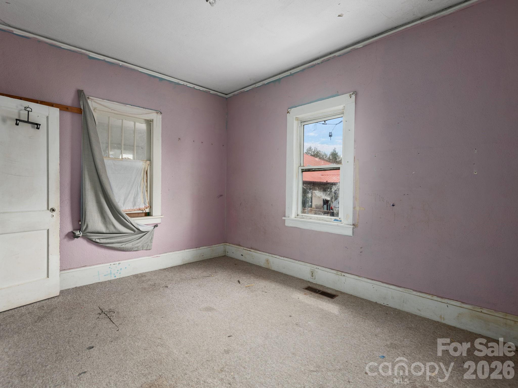 2652 Hendersonville Road Property Photo 14