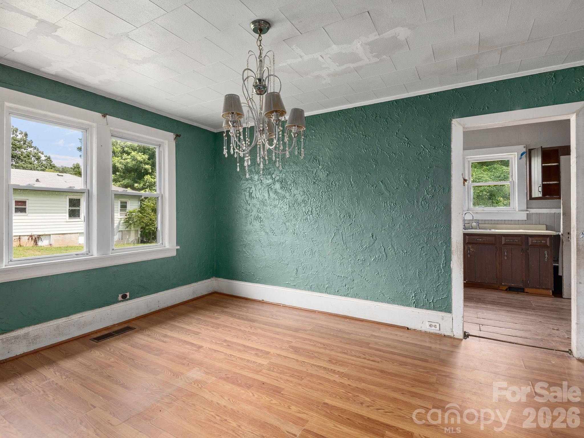 2652 Hendersonville Road Property Photo 17