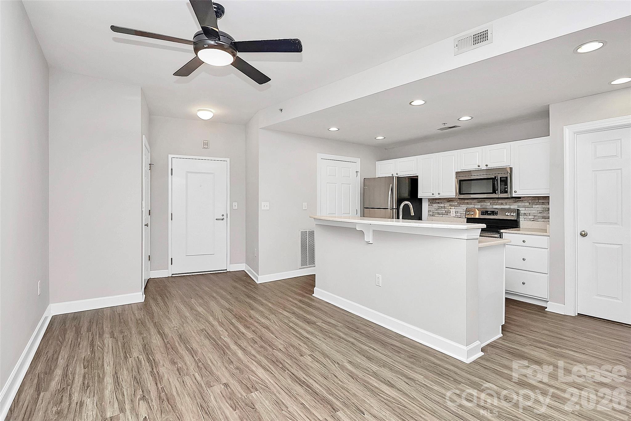 718 W Trade Street 409 Property Photo 14