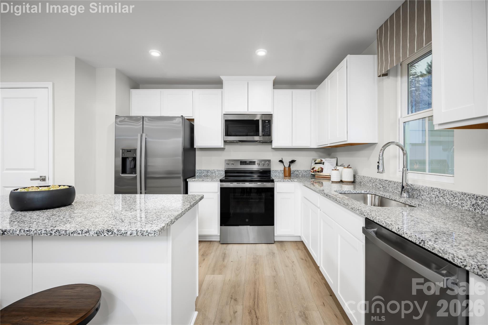 1513 39th Avenue Loop Property Photo 3