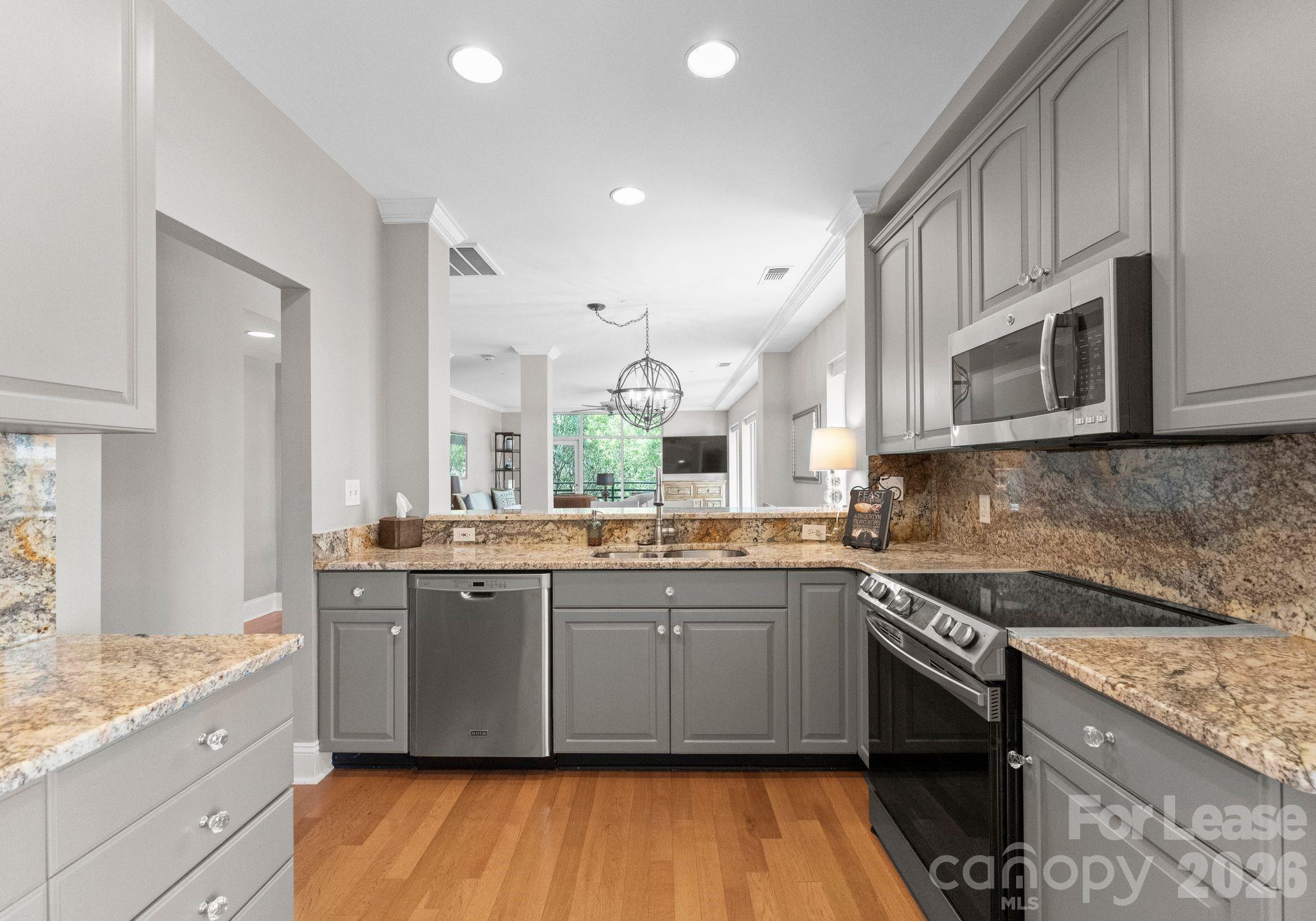400 N Church Street 422 Property Photo 4