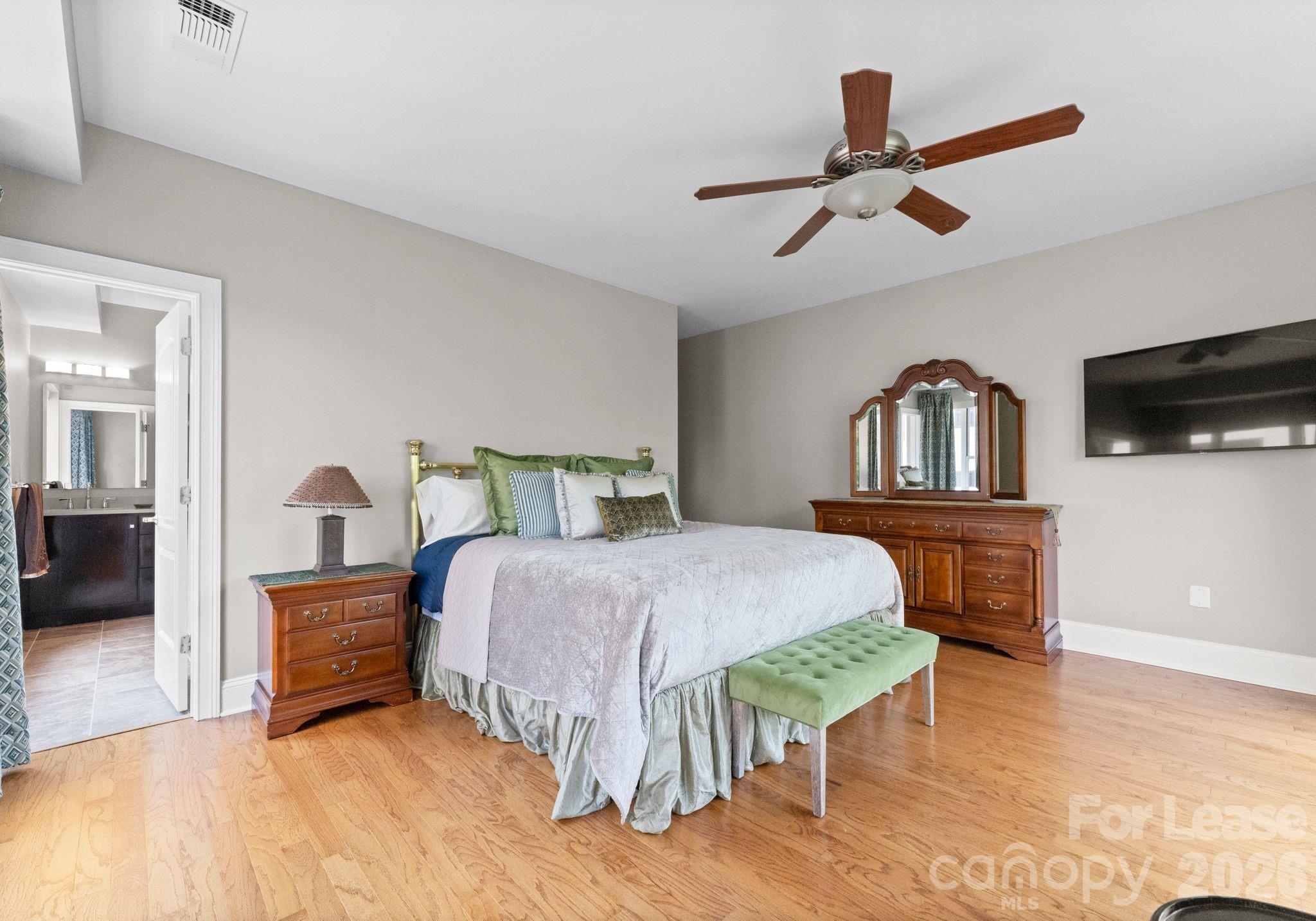 400 N Church Street 422 Property Photo 16