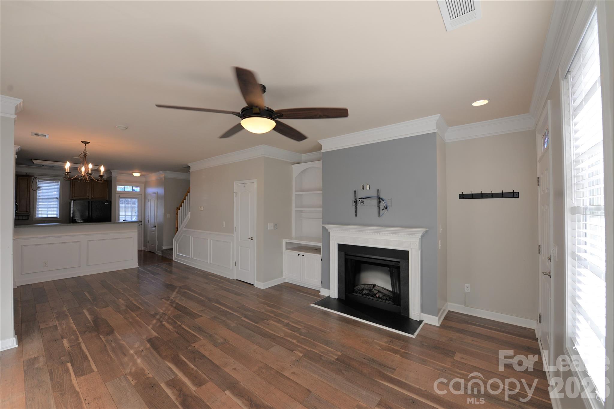 1055 Writers Way Property Photo 5