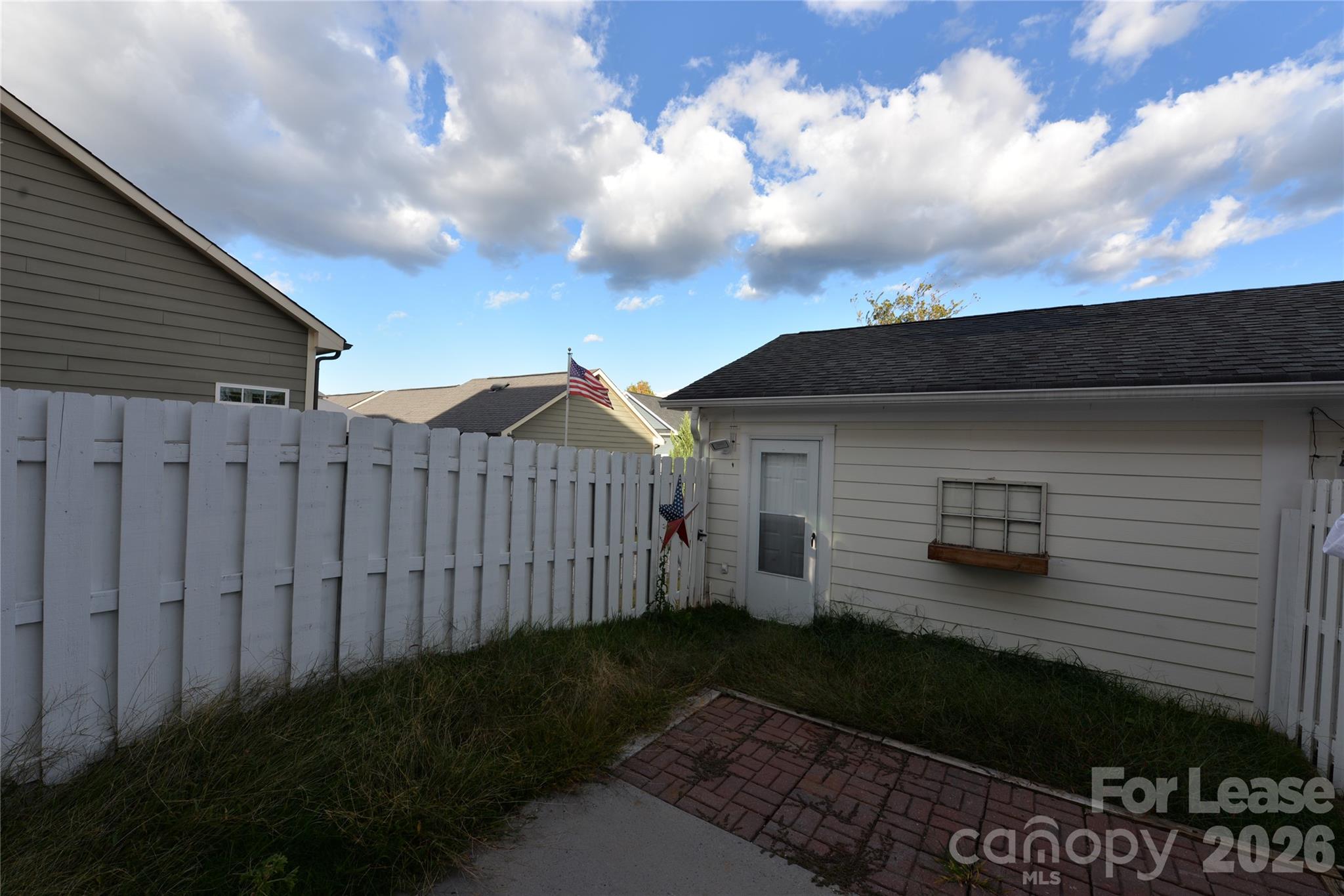 1055 Writers Way Property Photo 15