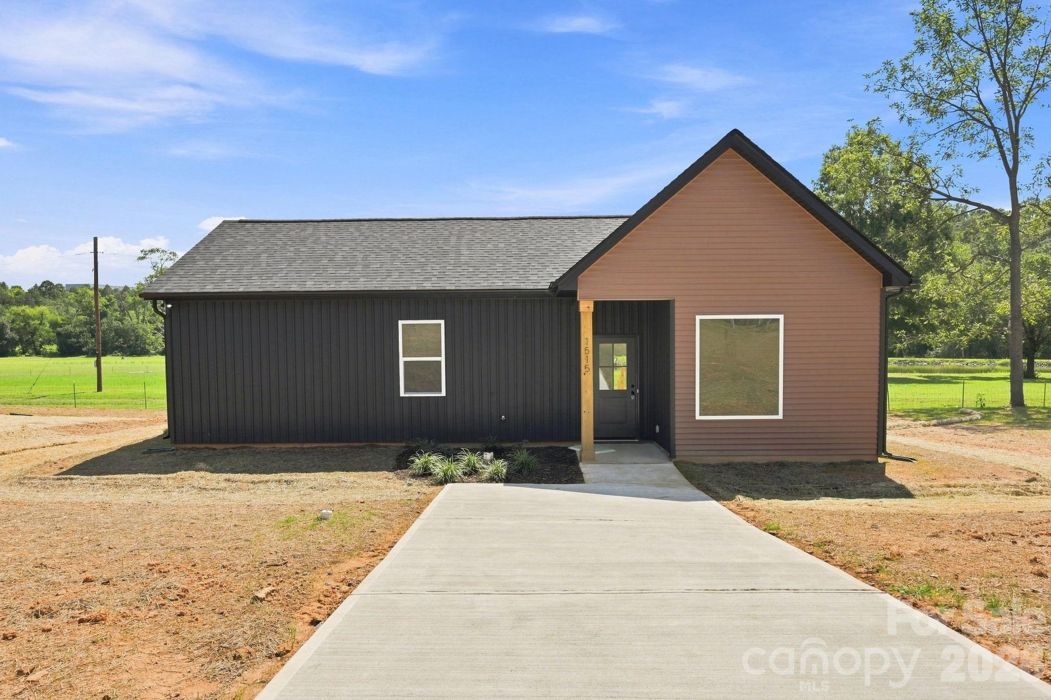 1515 Robin Road Property Photo 1