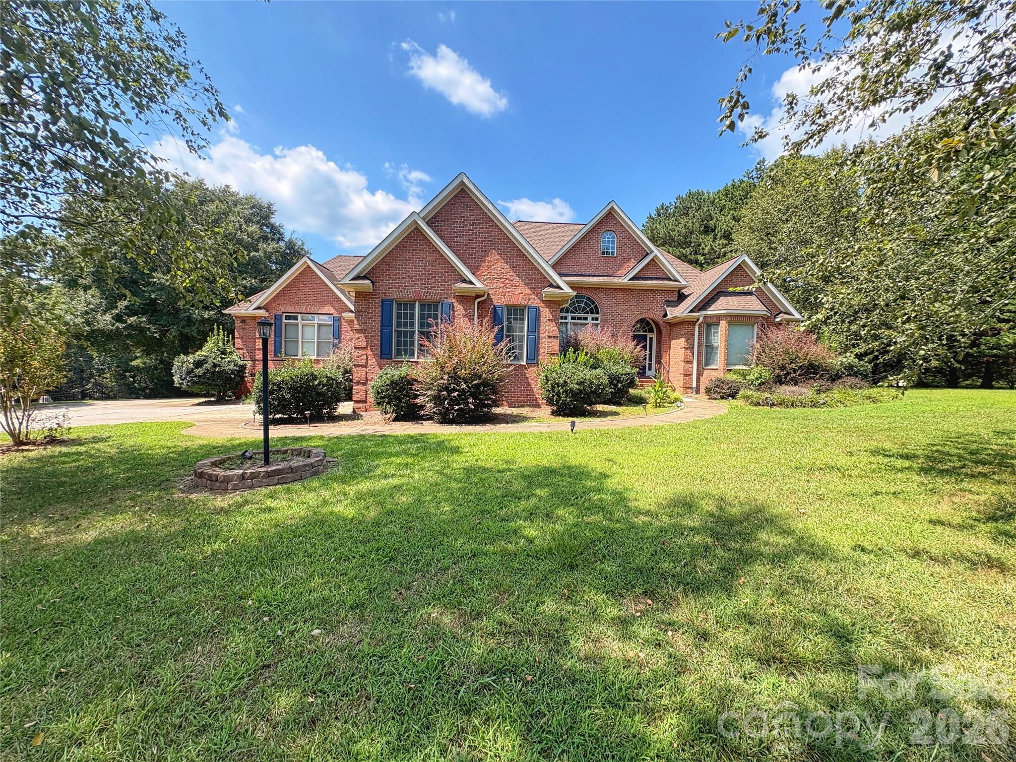 1304 Glenview Lane Property Photo 1