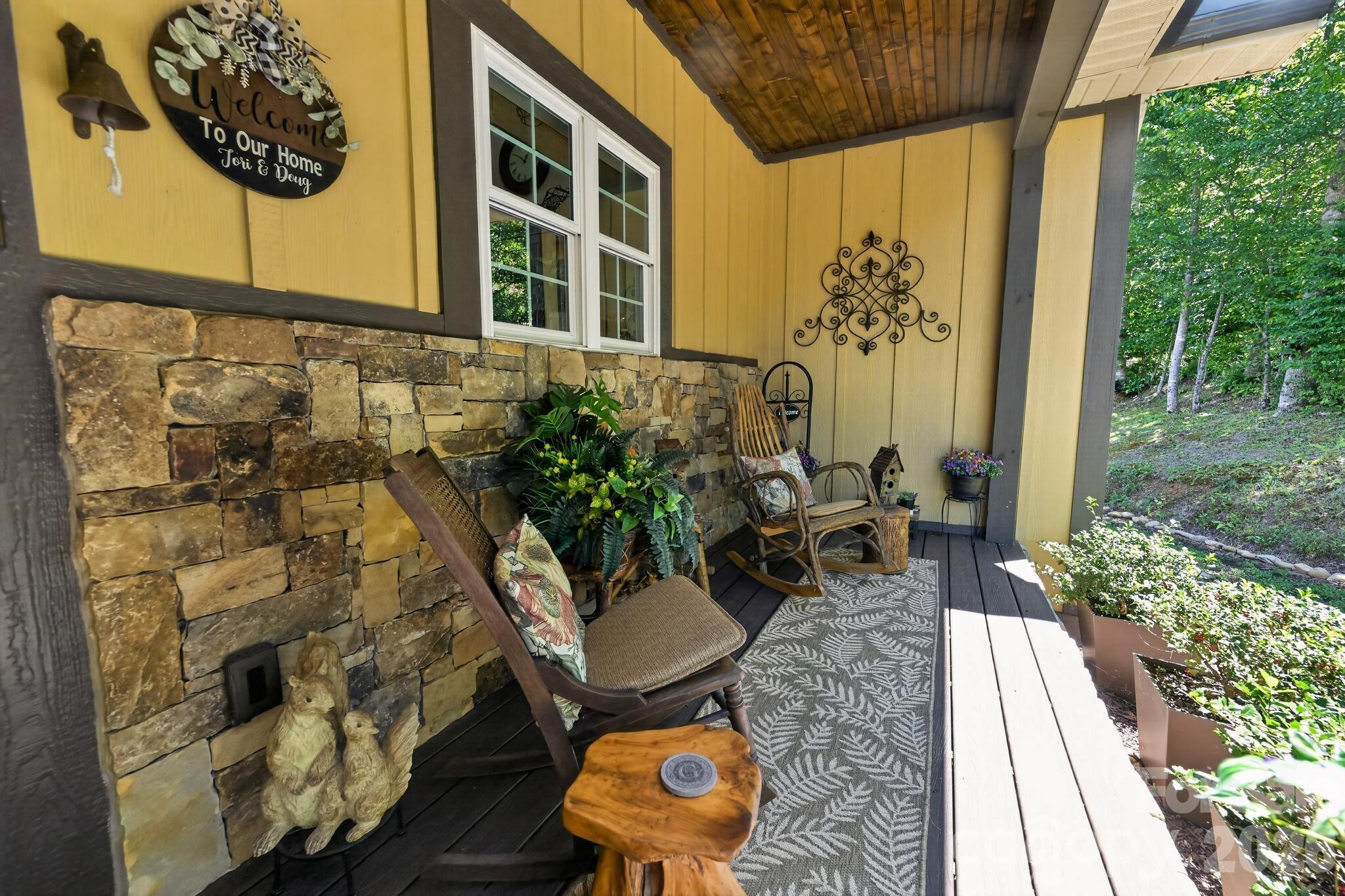 100 Brookstone Mountain Trail Property Photo 4
