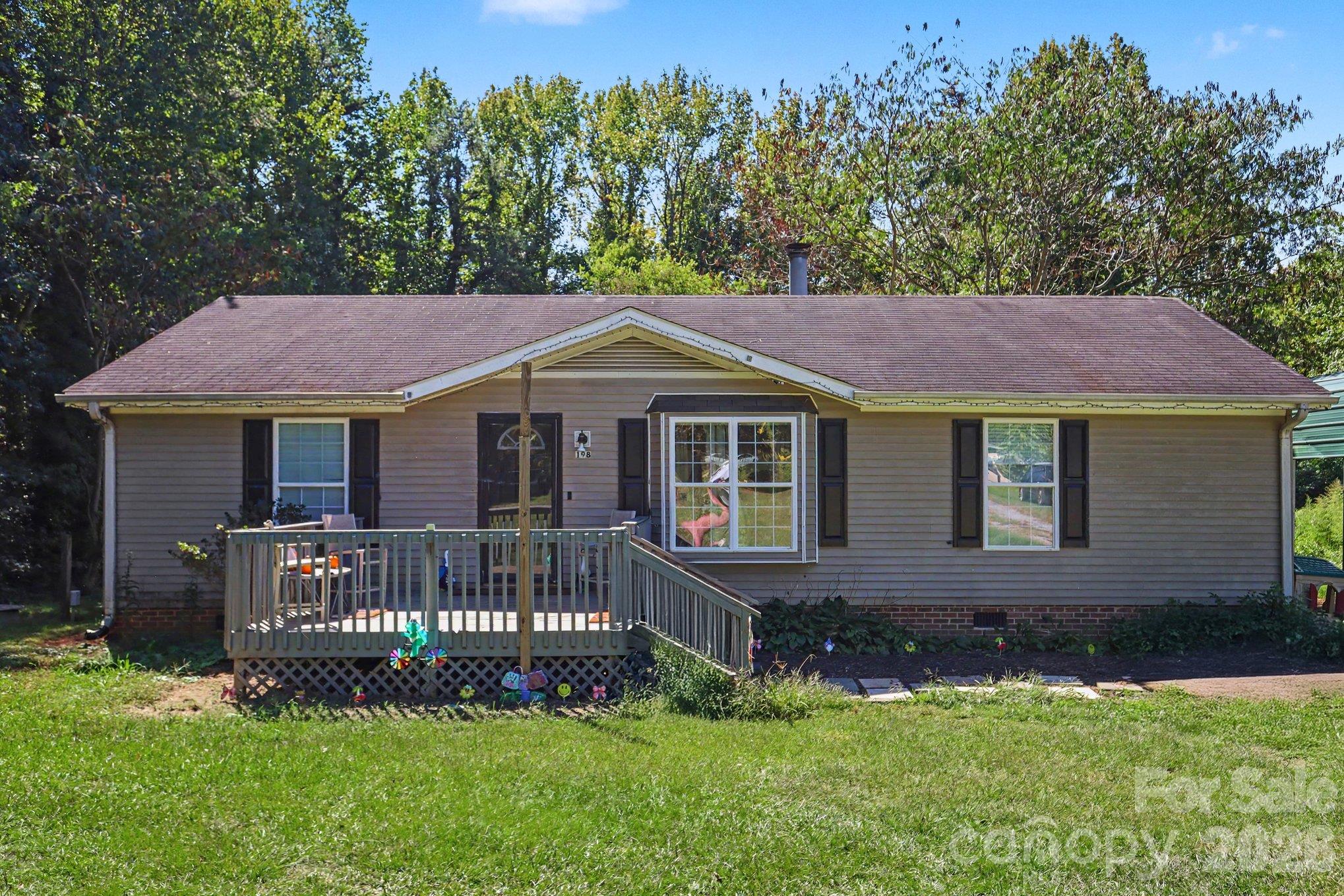 198 Smith Clemmer Road Property Photo 1
