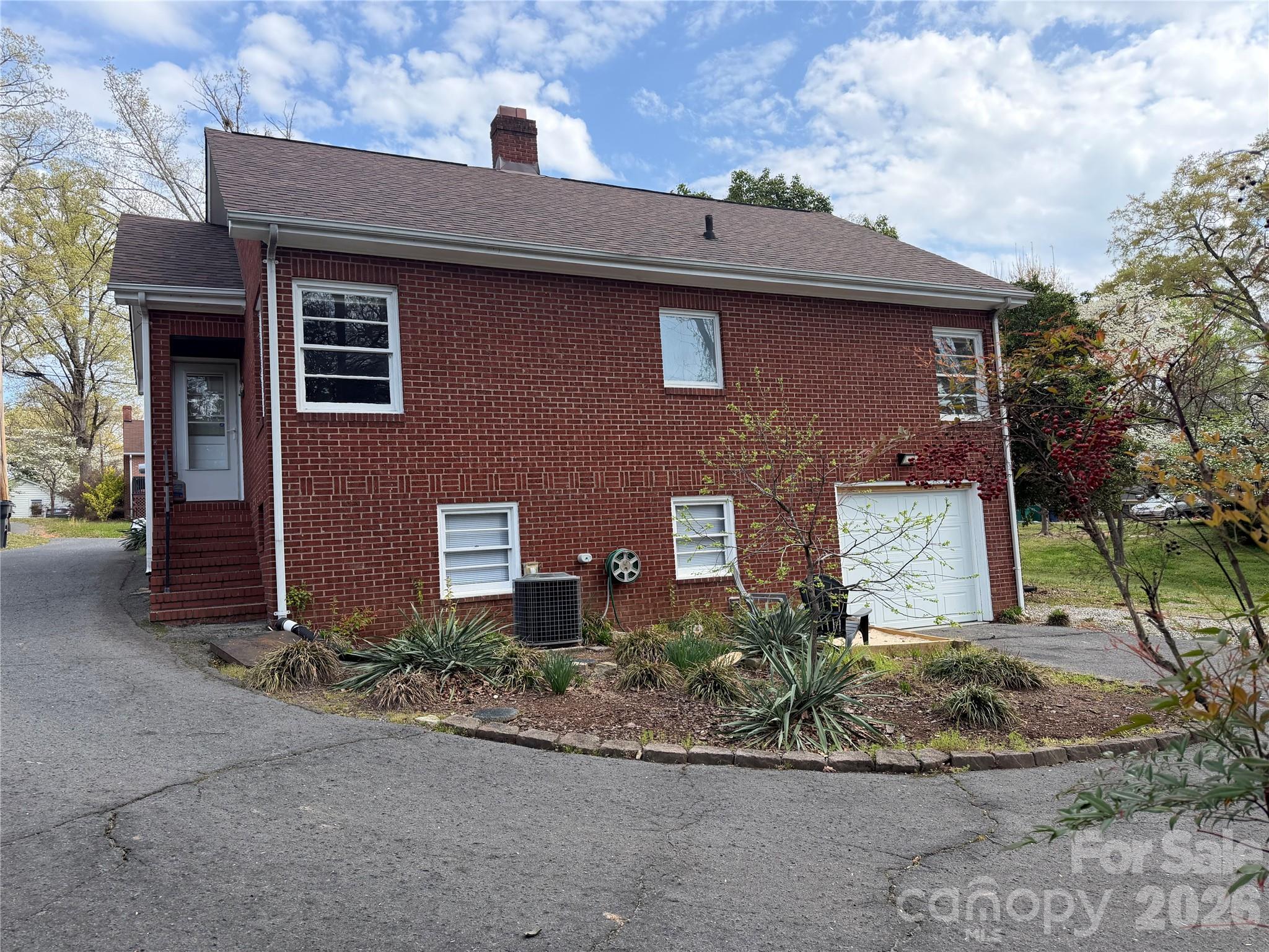1631 Maple Avenue Property Photo 6