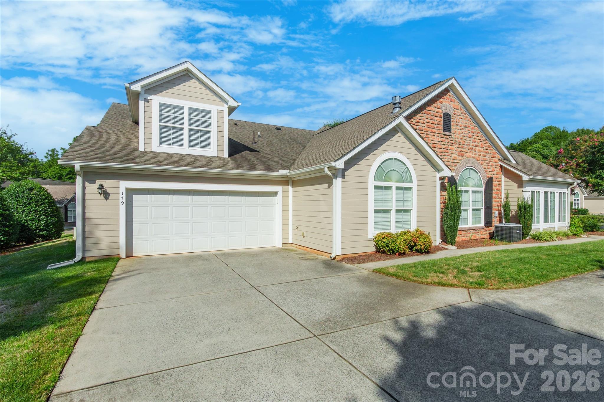 179 Lone Oak Circle Property Photo 3