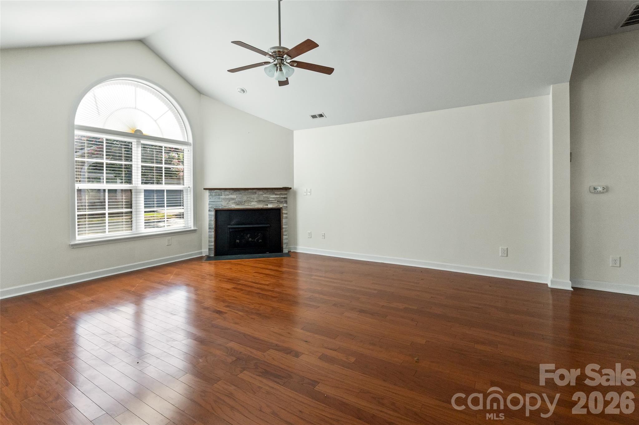 179 Lone Oak Circle Property Photo 4