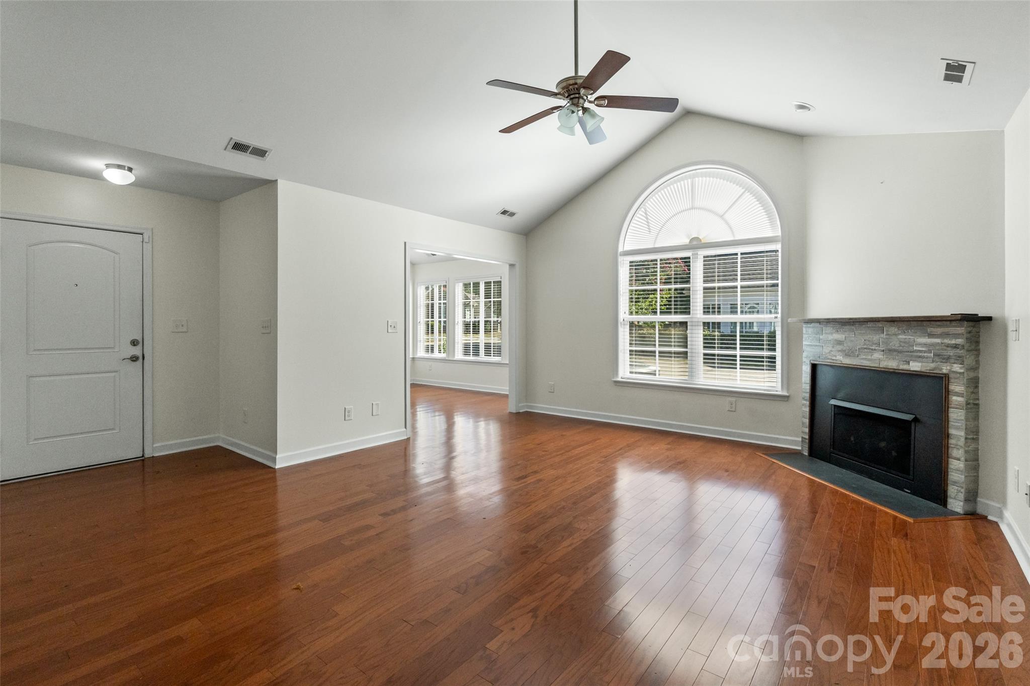 179 Lone Oak Circle Property Photo 5