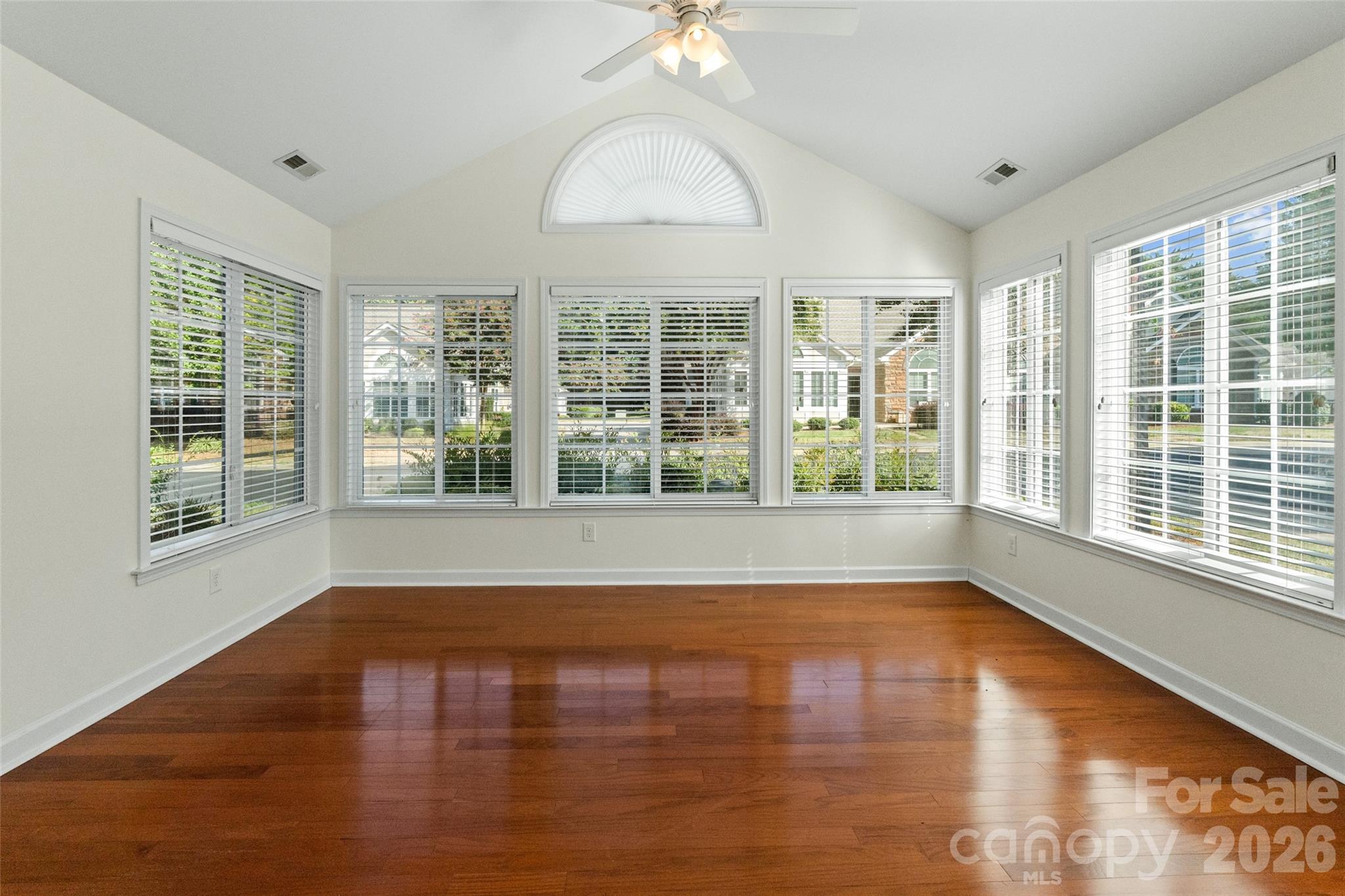 179 Lone Oak Circle Property Photo 8