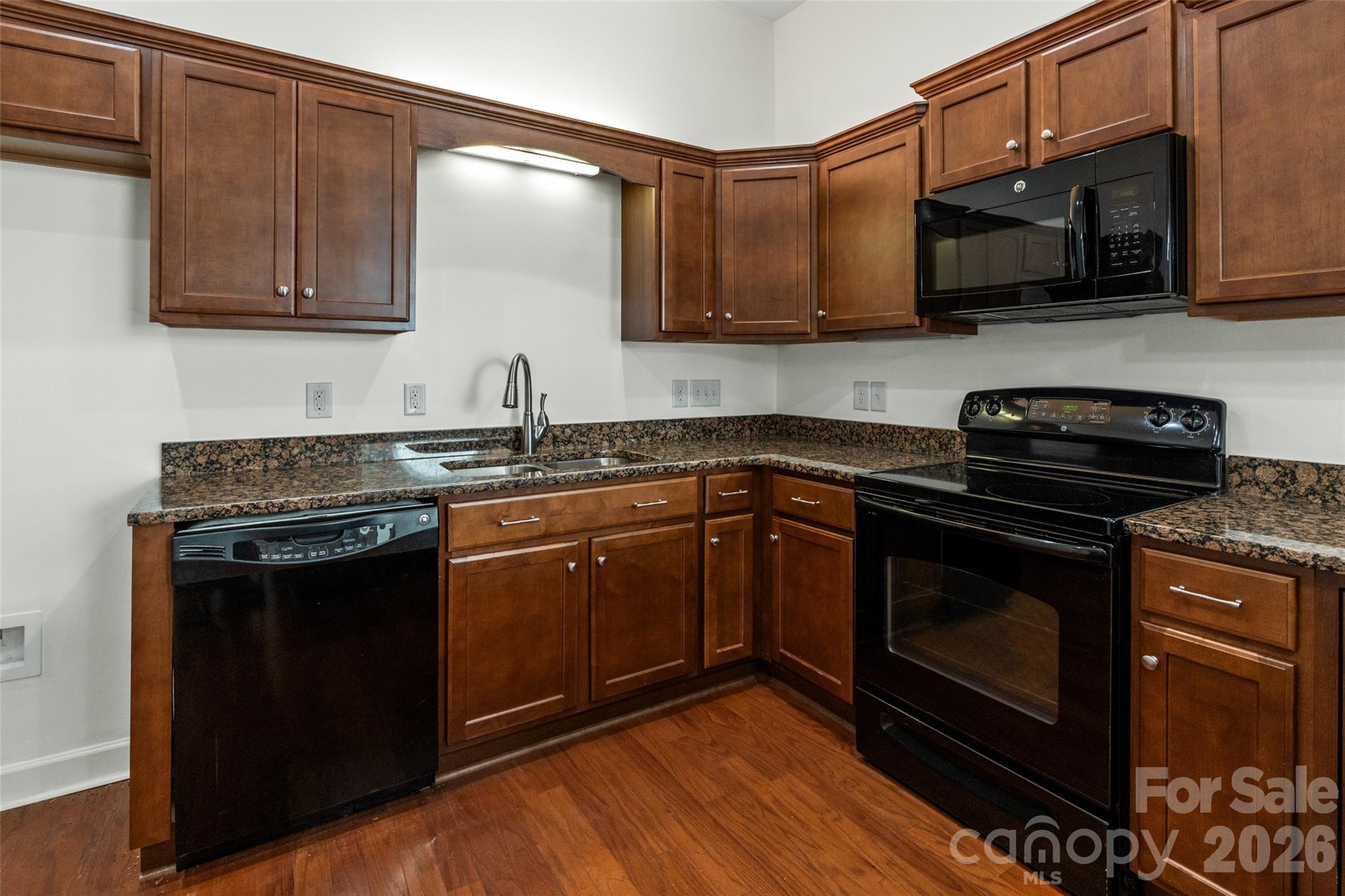 179 Lone Oak Circle Property Photo 15