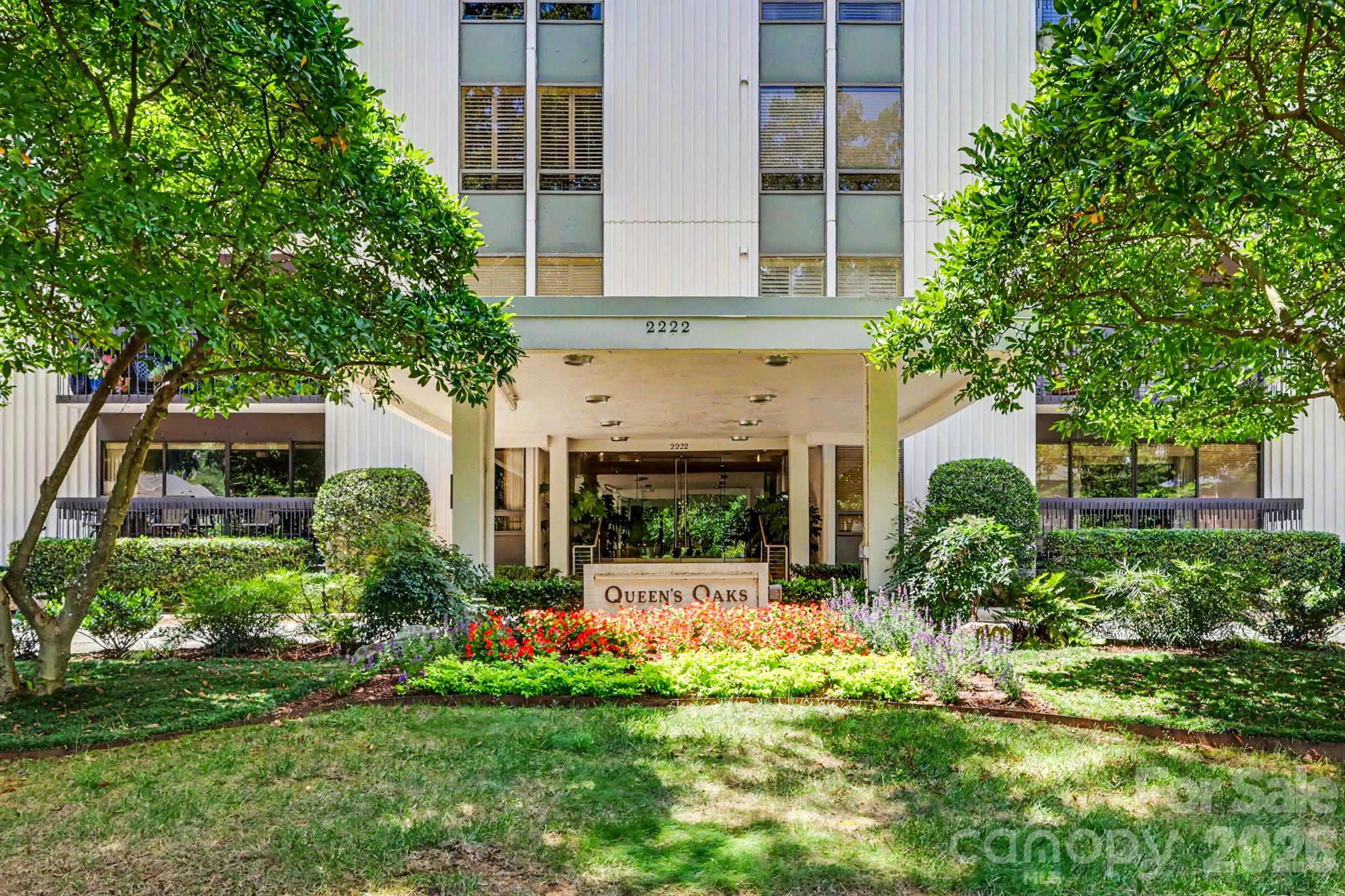 2222 Selwyn Avenue 603 Property Photo 1