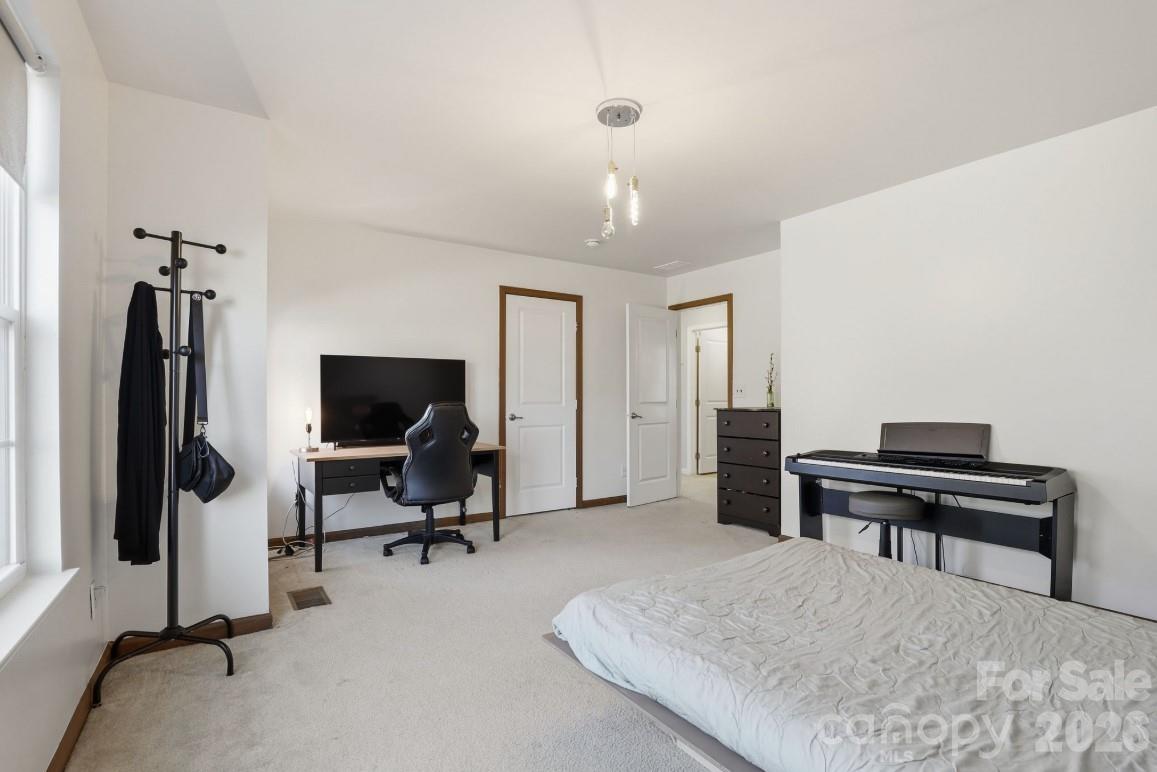 7532 W Berkeley Road Property Photo 6