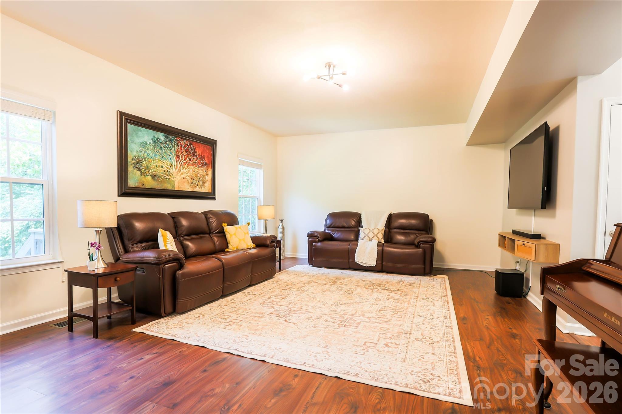 7532 W Berkeley Road Property Photo 8