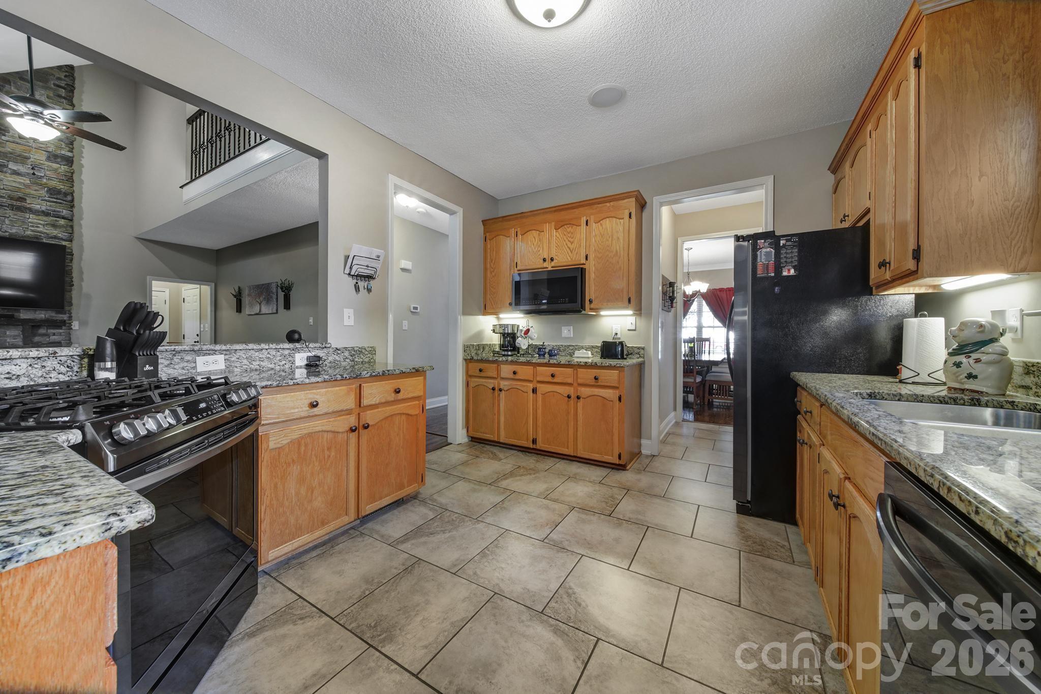 4004 River Falls Drive Property Photo 8