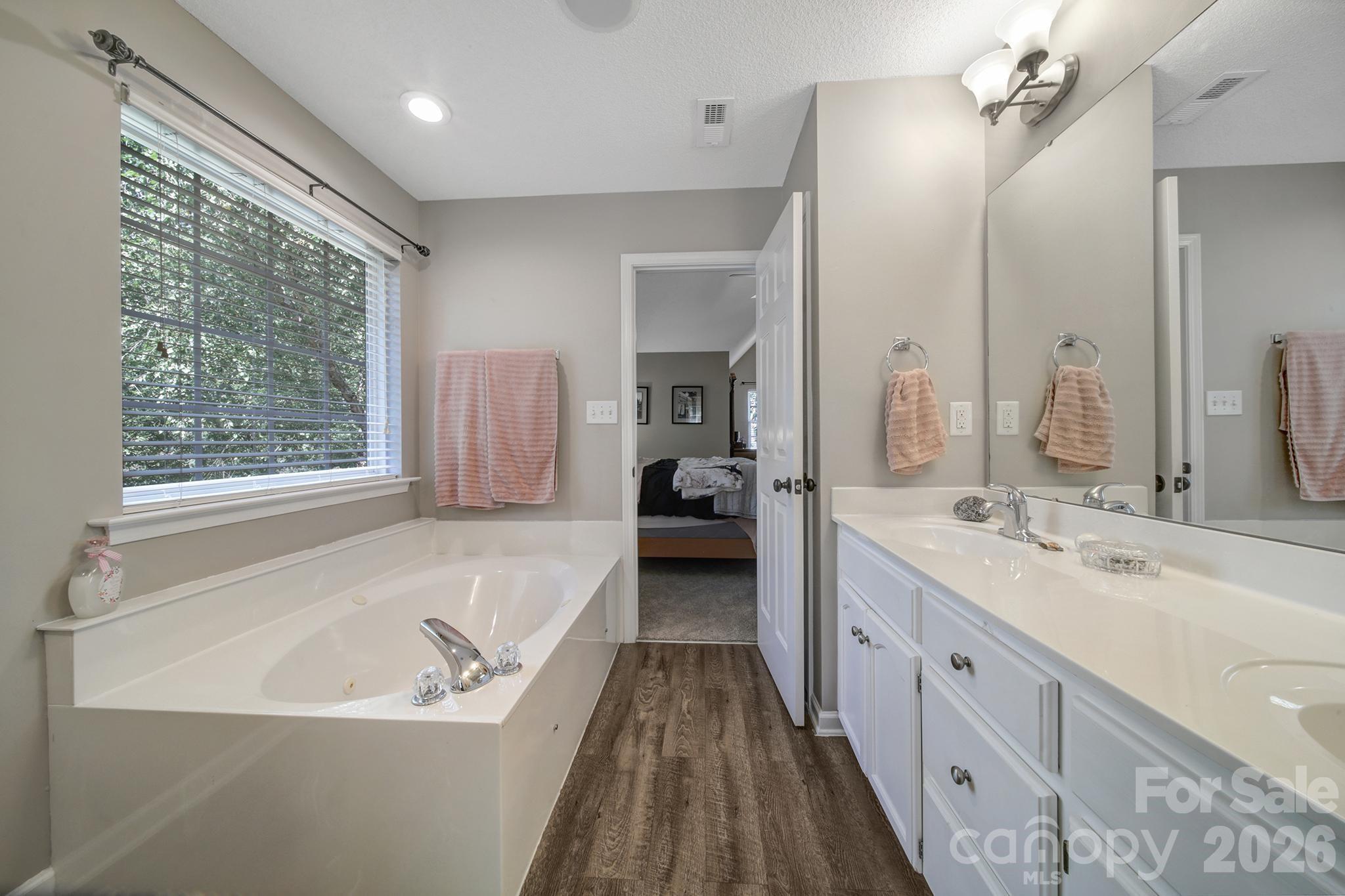 4004 River Falls Drive Property Photo 22