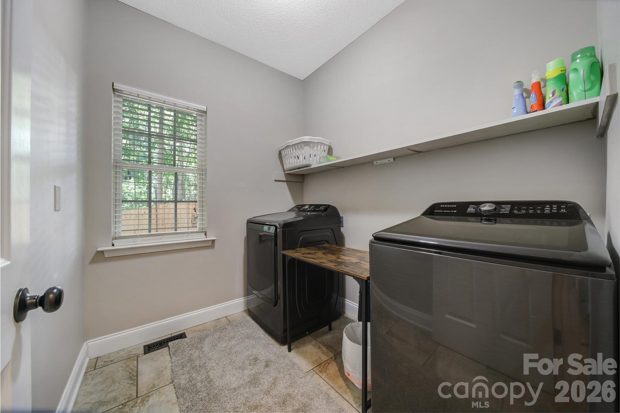 4004 River Falls Drive Property Photo 30