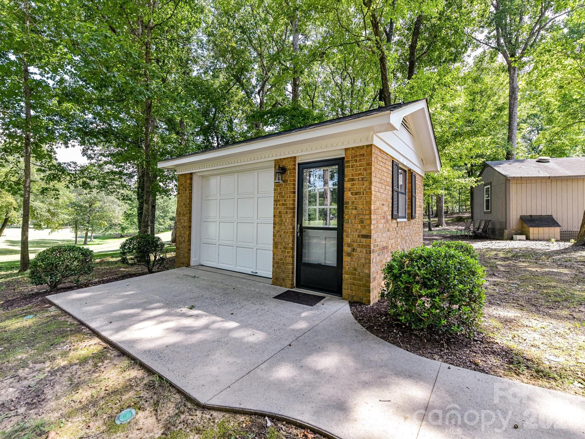 2646 Rolling Hills Drive Property Photo 32