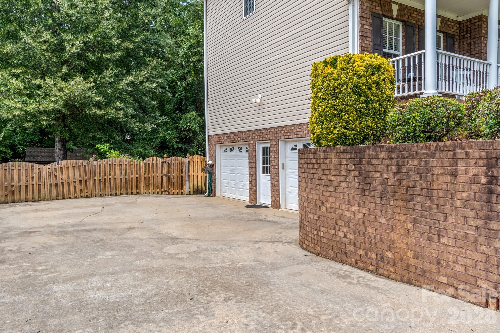 5356 Graycliff Lane Property Photo 4