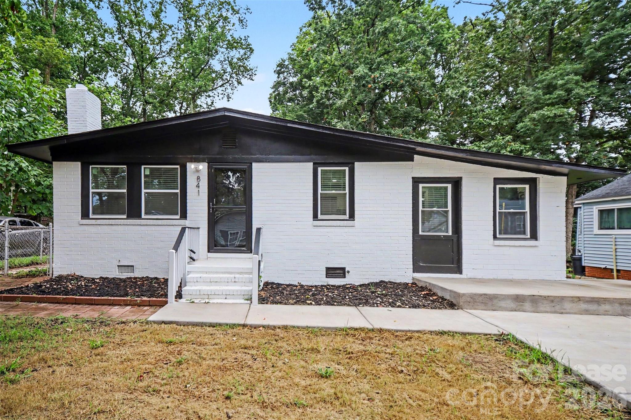 841 Mcarthur Avenue Property Photo 1