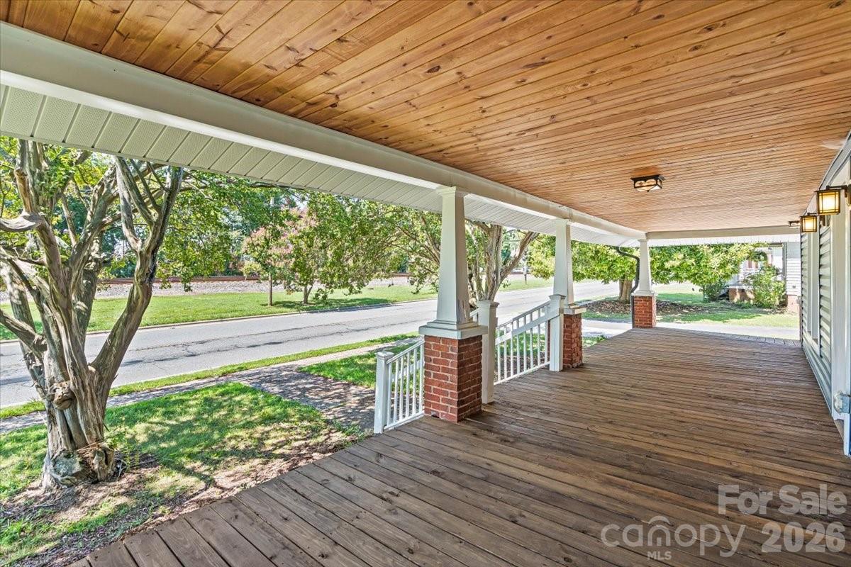 317 S Ridge Avenue Property Photo 2