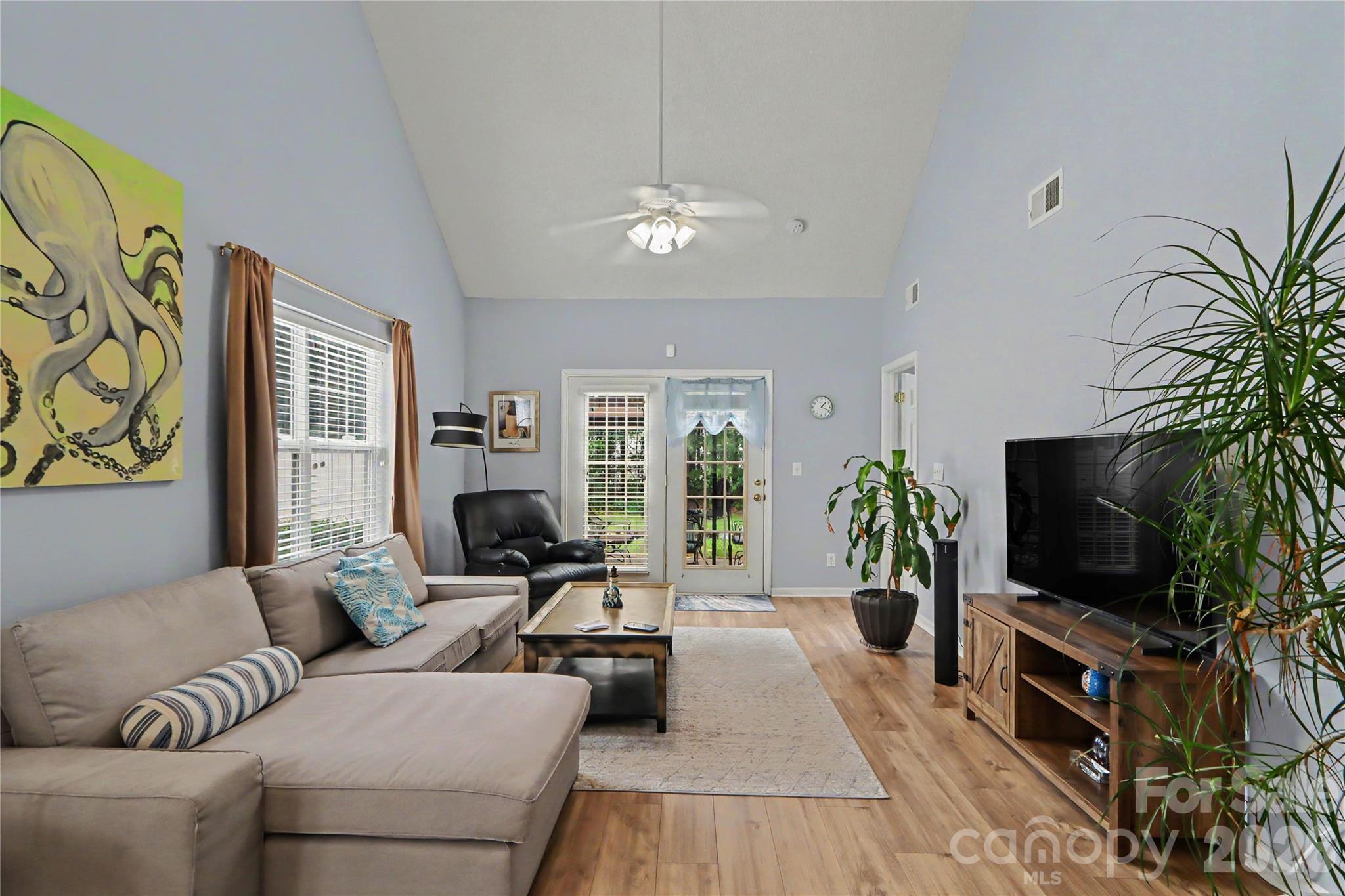 2716 Rozzelles Landing Drive Property Photo 3