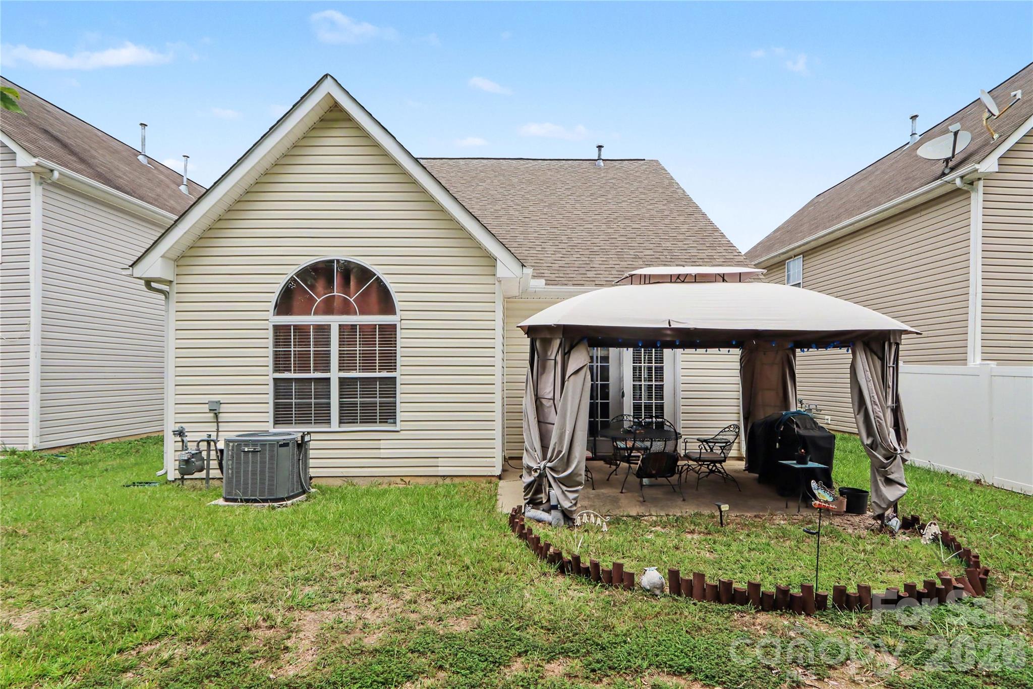 2716 Rozzelles Landing Drive Property Photo 17