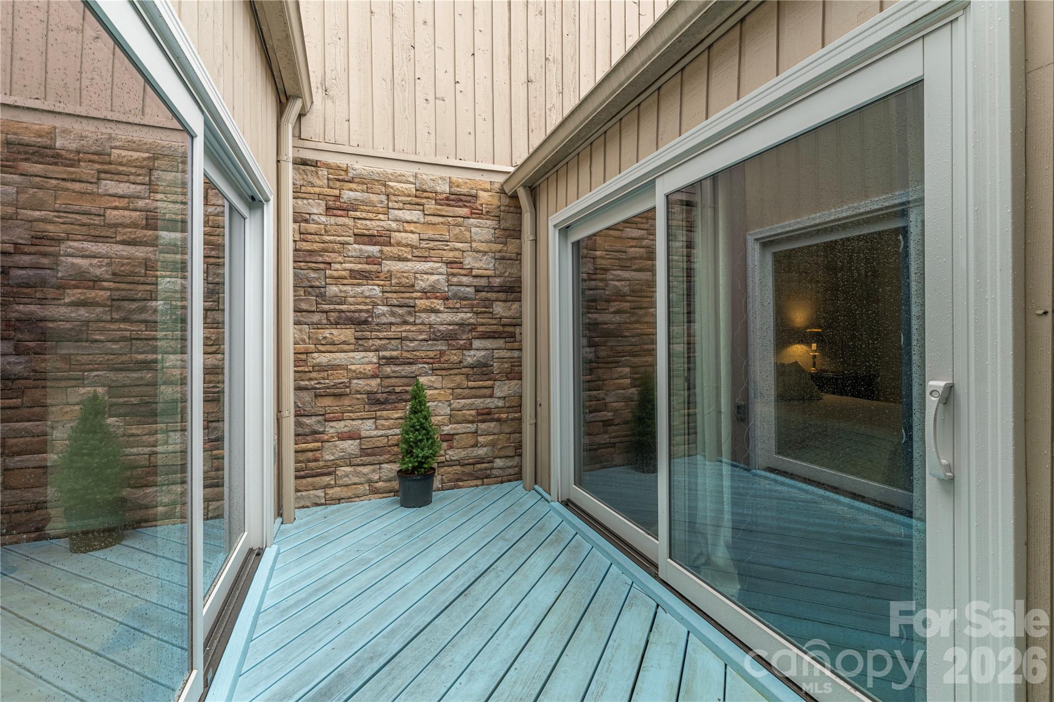 121 Deerlake Drive Property Photo 16