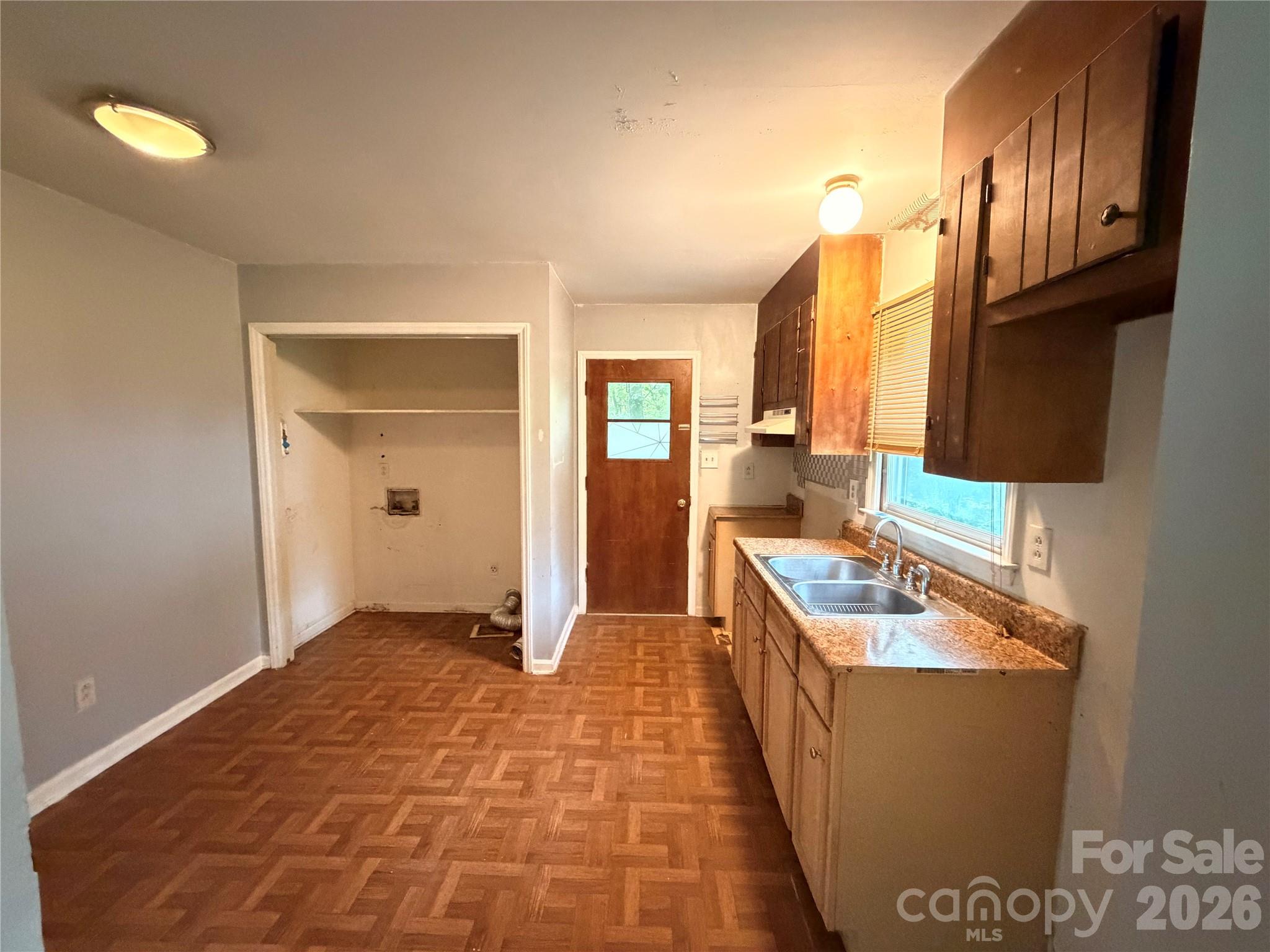 6783 Glover Lane Property Photo 3