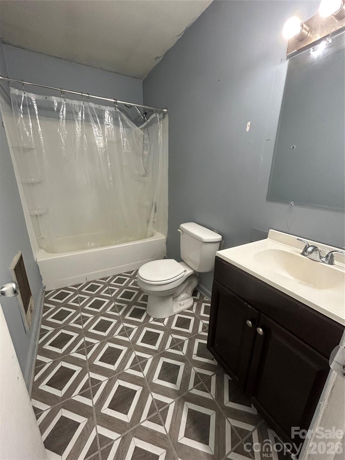 6783 Glover Lane Property Photo 4