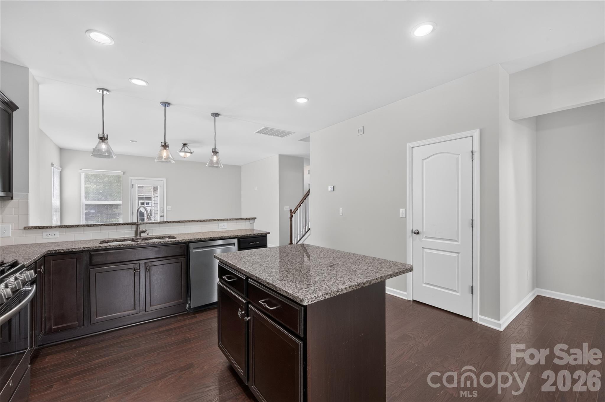 5077 Waterloo Drive Property Photo 10