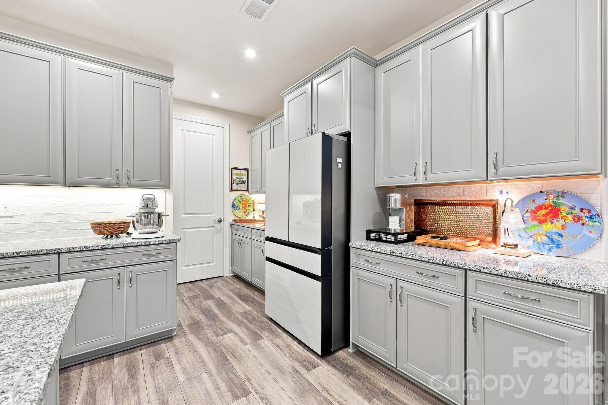 7106 Overjoyed Crossing Property Photo 17