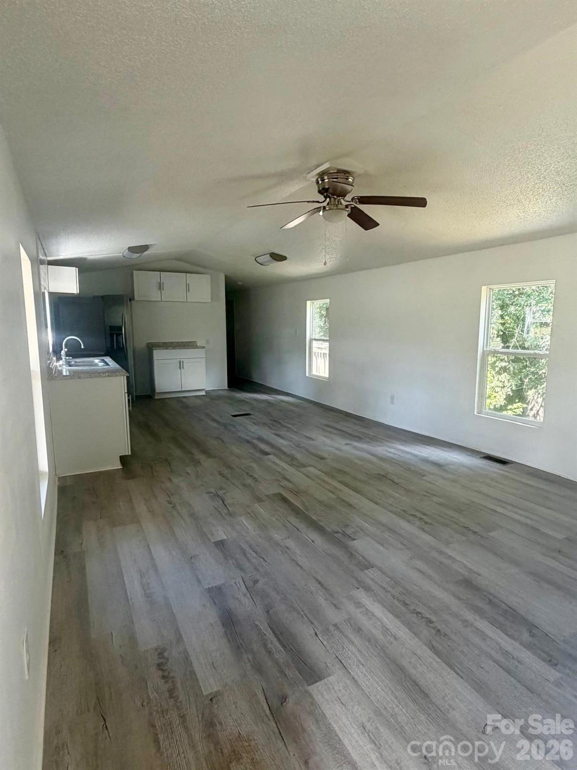 111 Cloverleaf Drive Property Photo 3