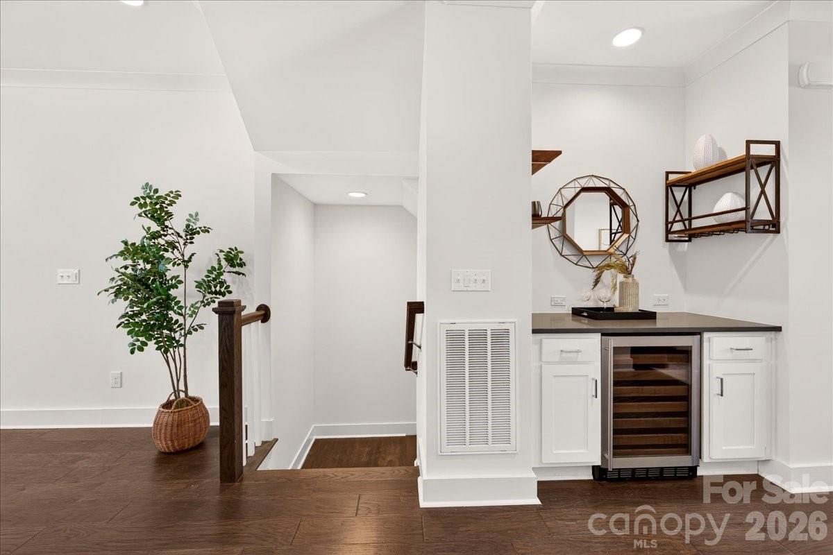 1146 E 36th Street Property Photo 4