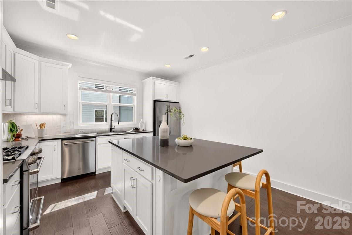 1146 E 36th Street Property Photo 10