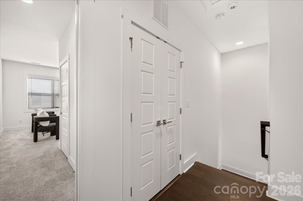 1146 E 36th Street Property Photo 27