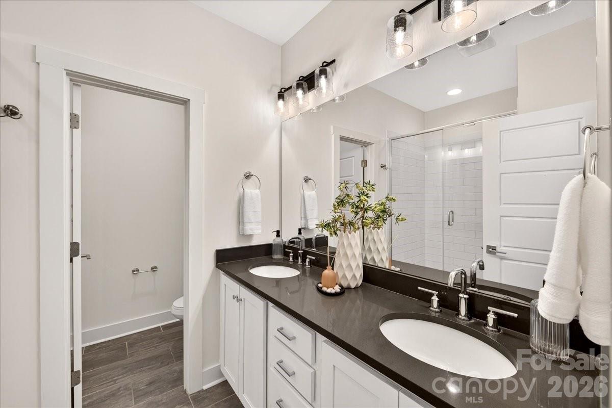 1146 E 36th Street Property Photo 29