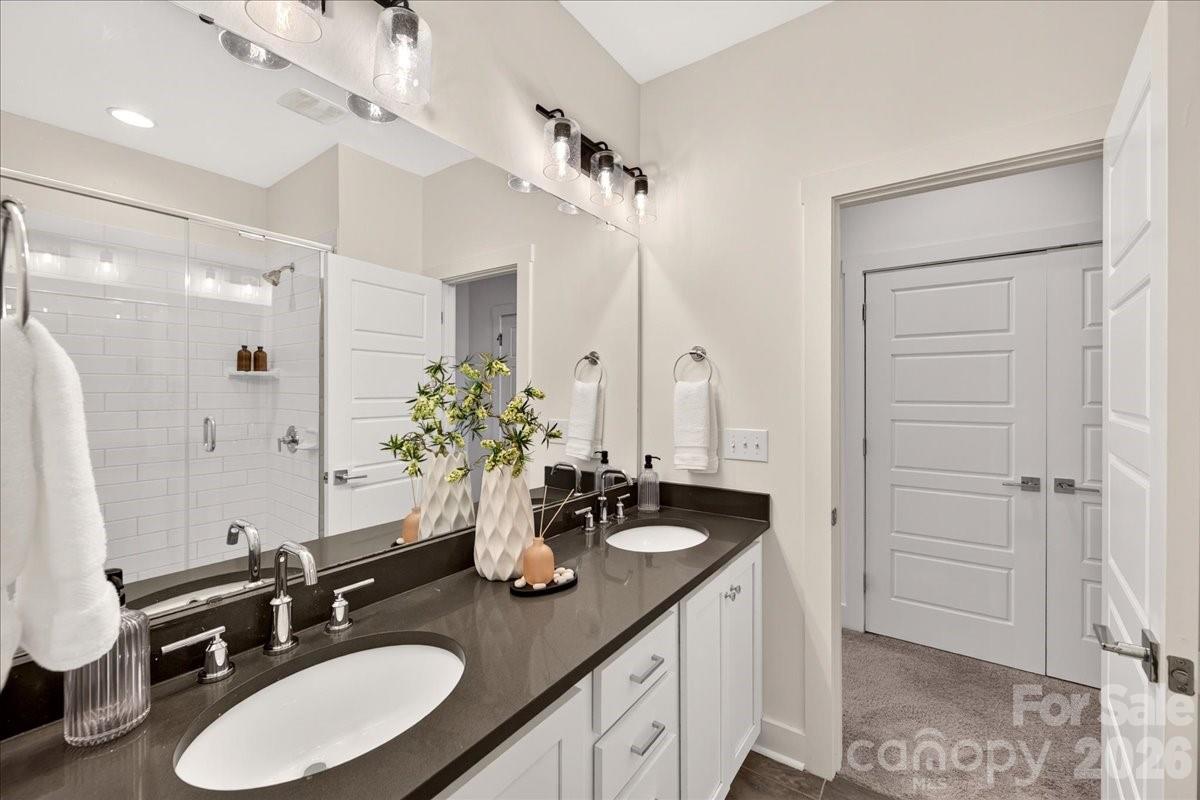 1146 E 36th Street Property Photo 30