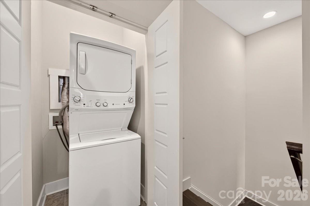 1146 E 36th Street Property Photo 41