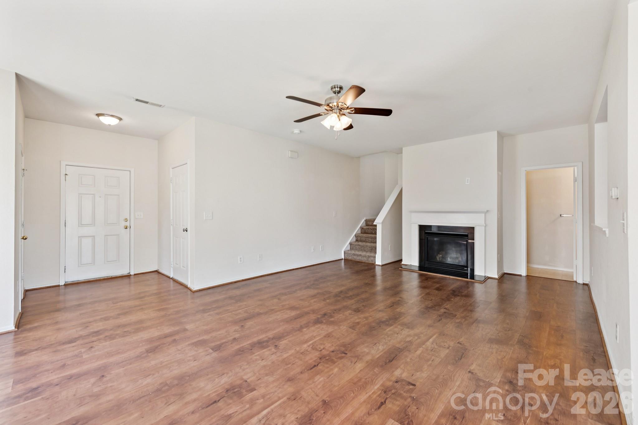 8605 Redding Glen Avenue Property Photo 6