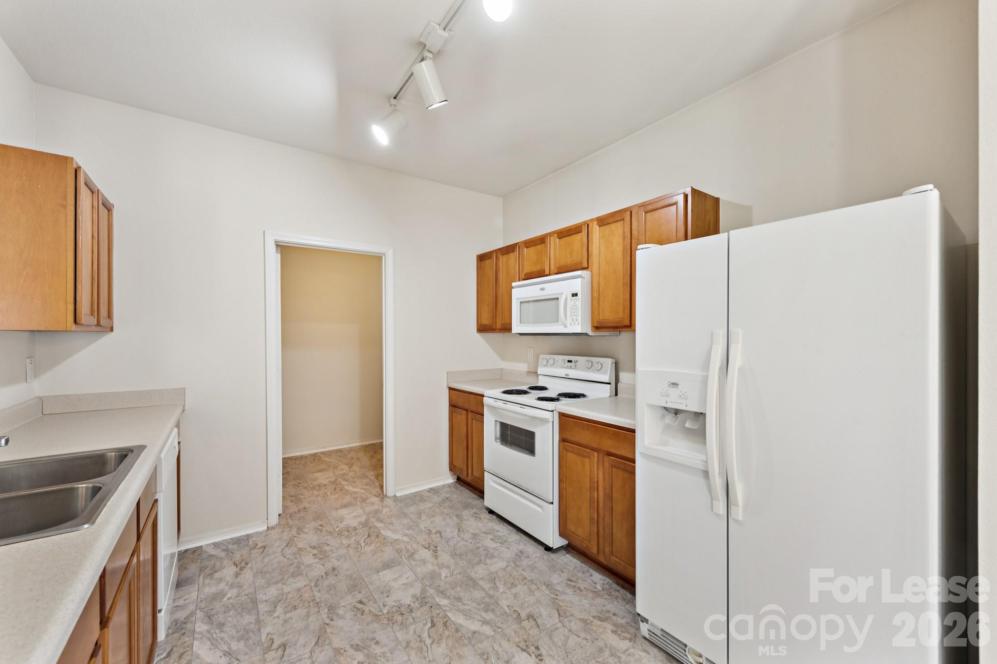 8605 Redding Glen Avenue Property Photo 7