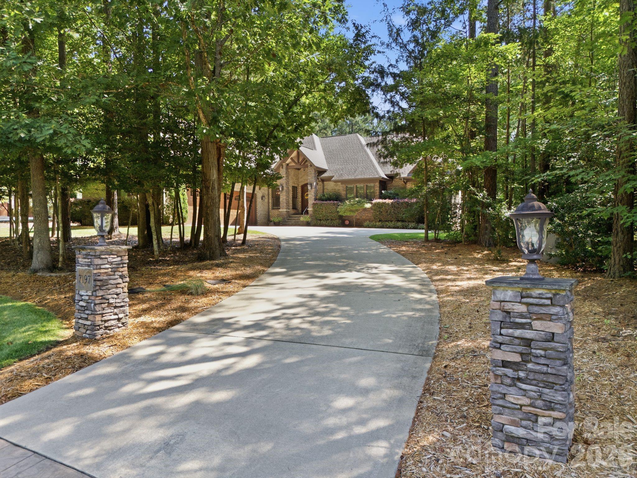 7197 Windy Ridge Drive Property Photo 3