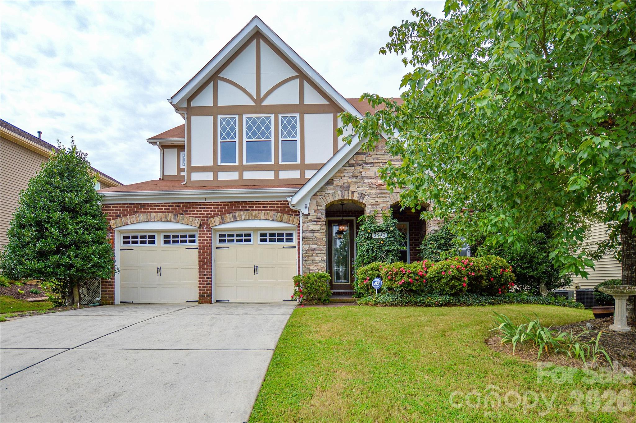 2542 Mountain Laurel Avenue Property Photo 1