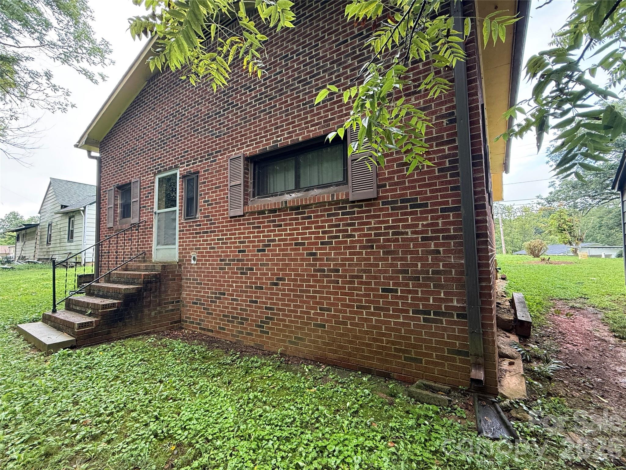 426 Bouchelle Street Property Photo 4