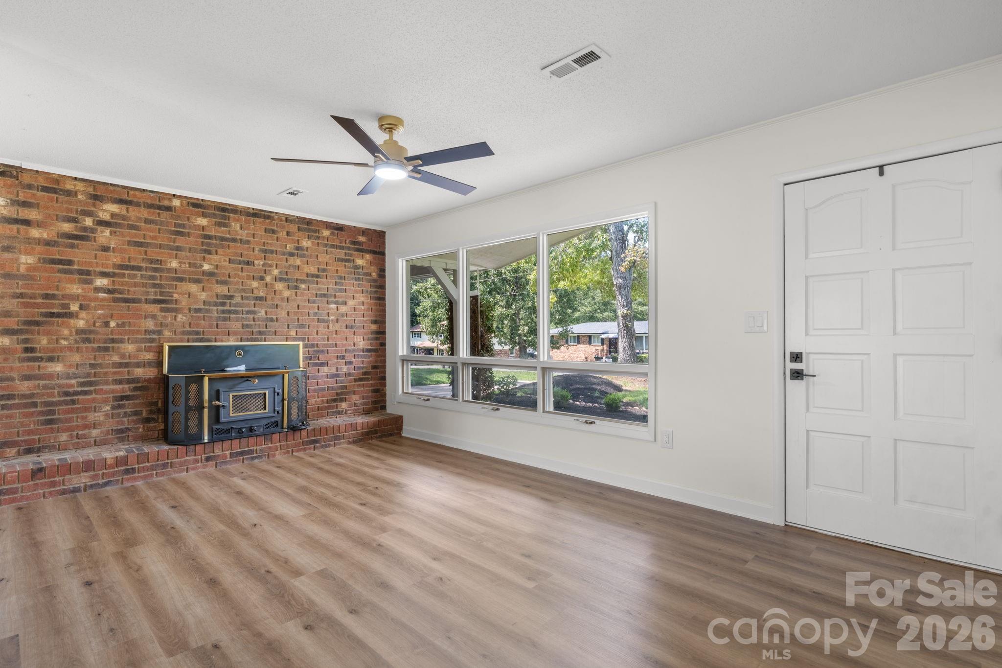 178 Trailwood Drive Property Photo 8