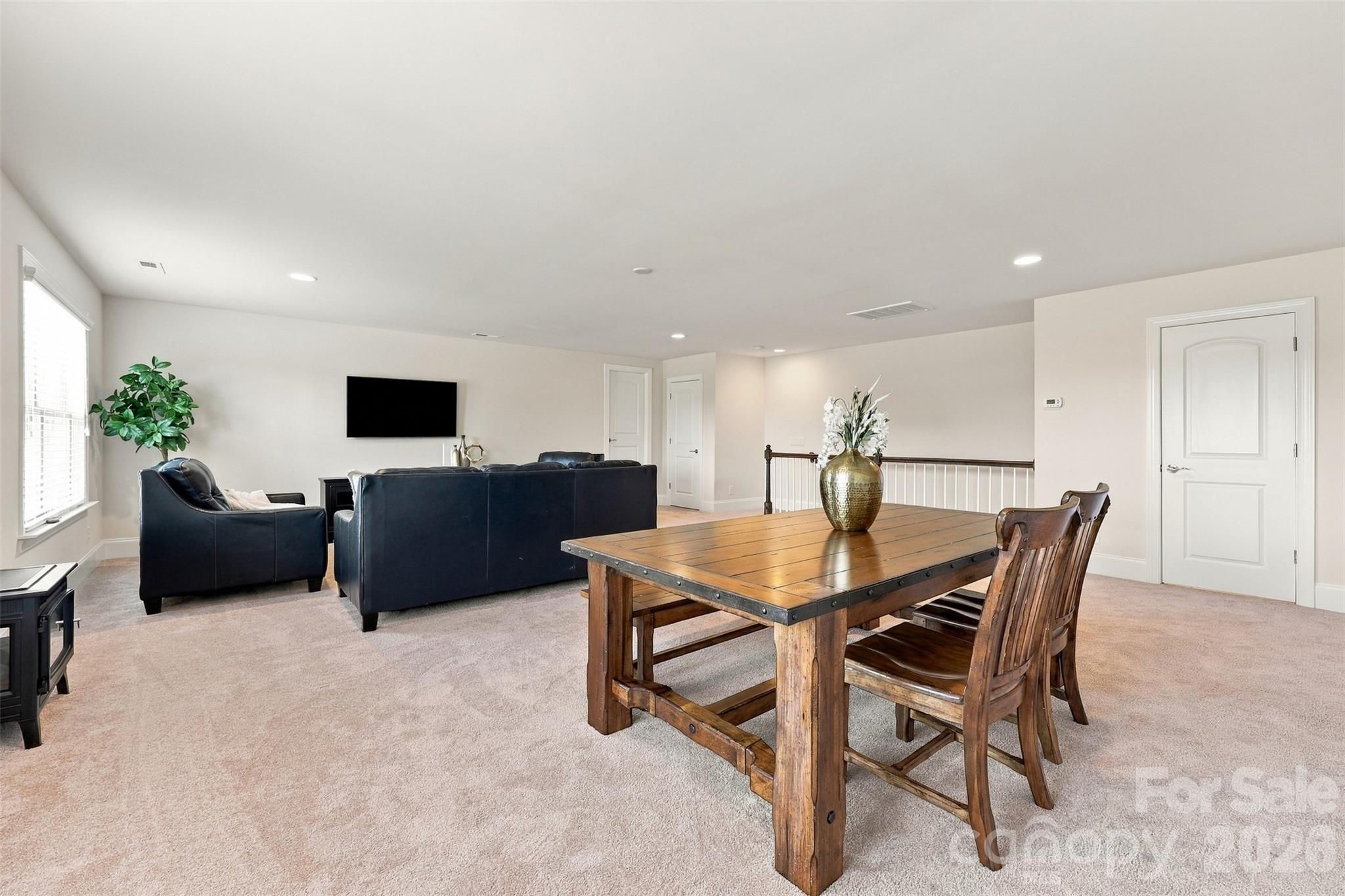 530 Vine Street Property Photo 6